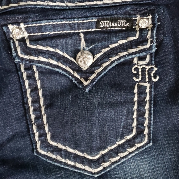 Miss Me Signature Cuffed Capri Jeans.  Size 30. - Picture 6 of 8